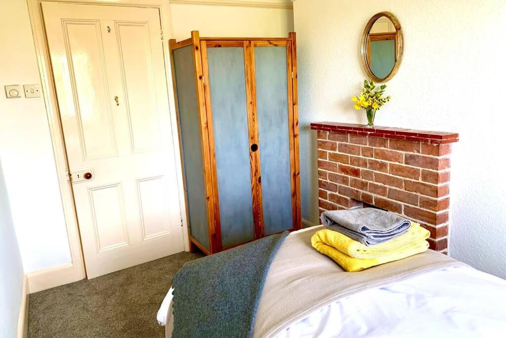 Hectors House Comfortable 4 Bed House In Mature Gardens イェルバートン エクステリア 写真